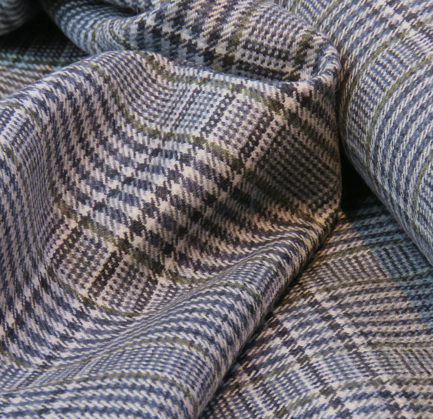 Vintage Checked 100% Wool in Blue and White