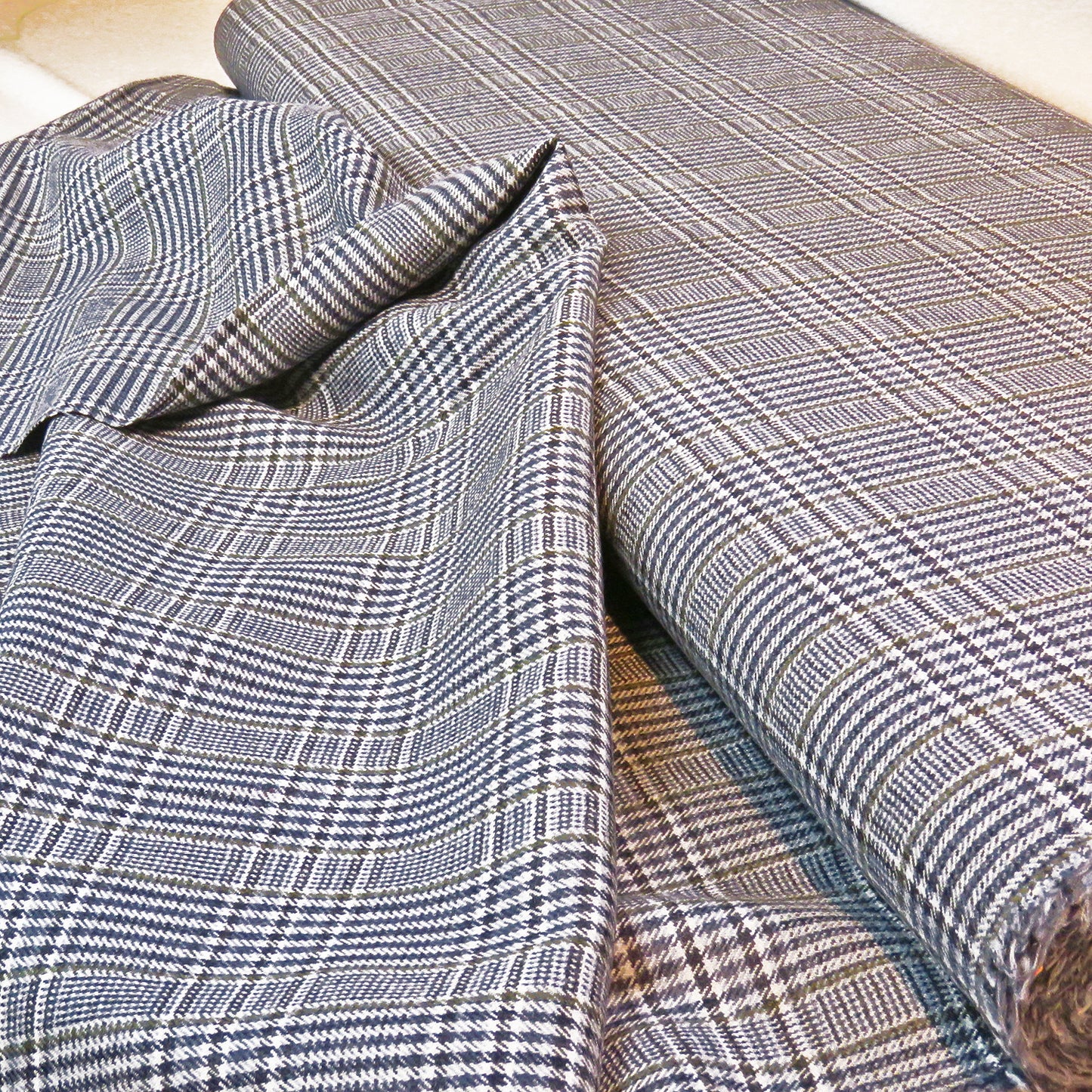 Checkered soft wool with light violet stripe