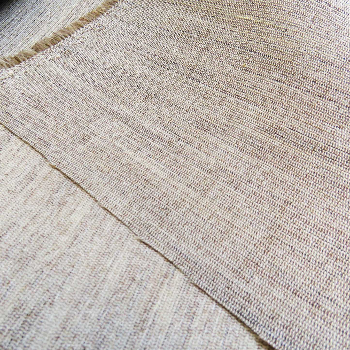 Medium-stiff wool cloth without ironing glue